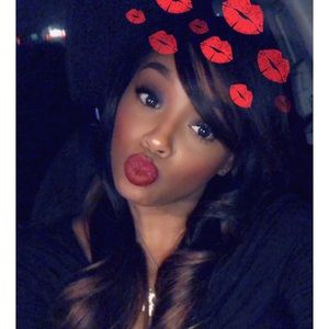 Meet your Posher, Monique